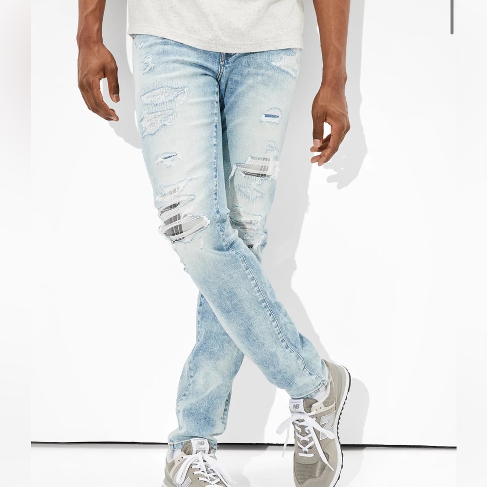 American Eagle | Distressed light wash skinny jeans